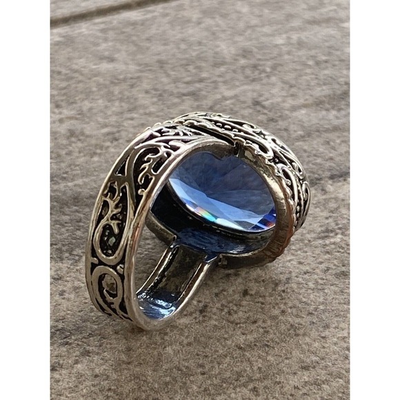 Silver Plated Ring Blue Glass Faceted Stone Size 8.5 - Picture 10 of 12